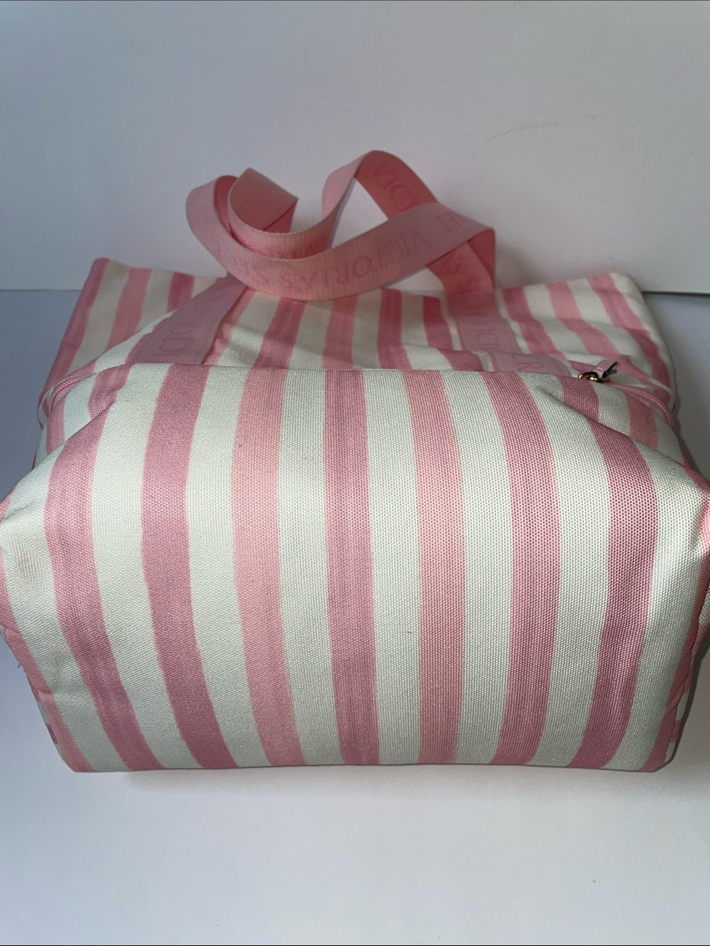 NWT Victoria’s Secret Striped Pink Insulated Lunch Tote/Bag. - Picture 4 of 6